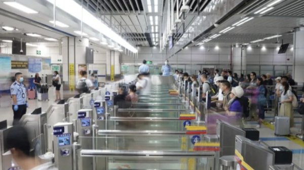 长富配资 珠海口岸单日出入境客流量创历史新高